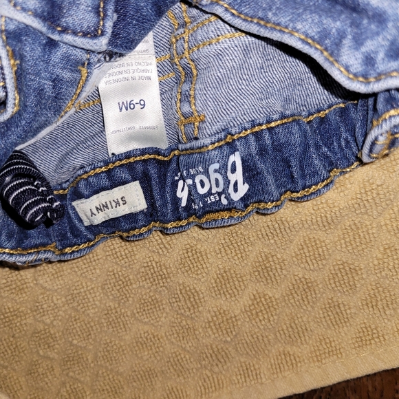 2 pcs. B'gosh Skinny Blue Jeans and Carters pink/white stripped Top, 6 - 9M, - Picture 3 of 9